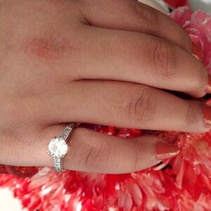 Round solitaire costume jewelry size 8